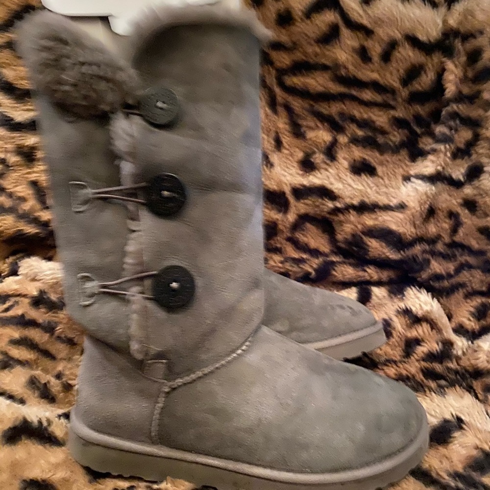 Ugg Button Bailey - image 3